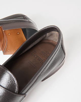 Berwick Unlined Pebbled Leather Flex Loafers Chocolate 519