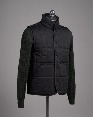 Lavenham Rectangle Quilt Brisbane Moss Cotton 100G Wadded High Neck Vest Black 5 2529