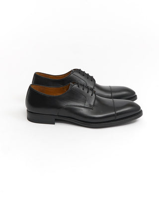 Magnanni 'Harlan' Black Leather Blucher Cap Toe Dress Shoes with Rubber Flex Soles