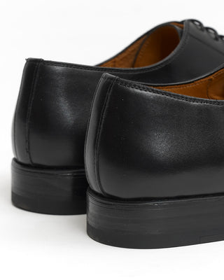 Magnanni 'Harlan' Black Leather Blucher Cap Toe Dress Shoes with Flex Soles