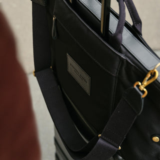 Bennett Winch The Trifold Black 12
