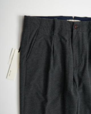 Flannel Pleated Pants / Grey